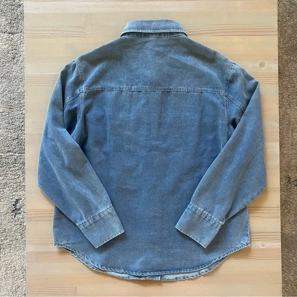 NWT Blue Denim Chambray Shirt Top Large - Passport - Picture 3 of 7